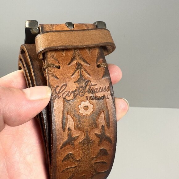 Levi Straus Signature Belt Women Size Large Brown Leather Buckle Studs 34 in - Picture 2 of 10